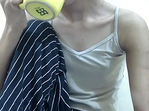 smallcuute online show from January 11, 5:42 pm