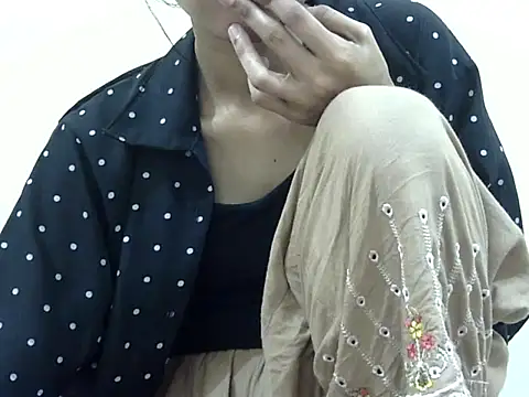 smallcuute online show from November 26, 8:47 am