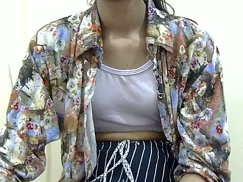 smallcuute online show from November 25, 8:36 am