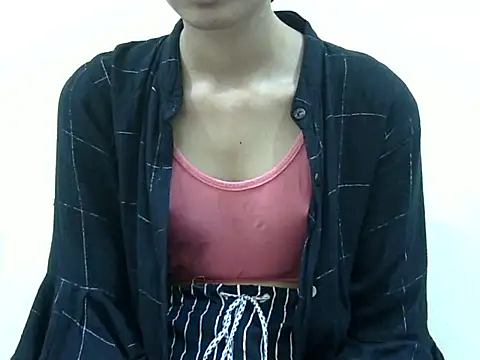 smallcuute online show from November 23, 8:13 am