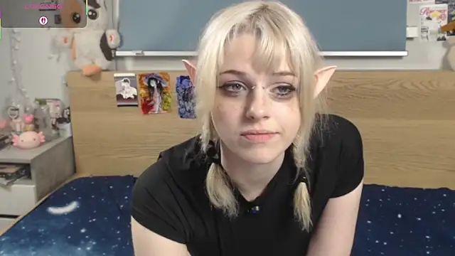 Snapshot of triplebakaaa chatting on December 18, 10:02 pm triplebakaaa online show from December 18, 10:02 pm