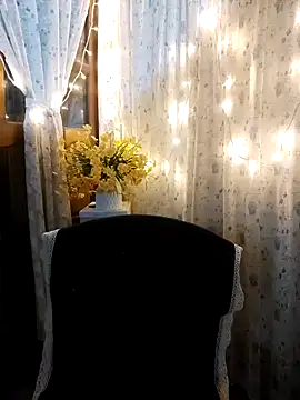 Laurie369 online show from October 4, 4:30 pm