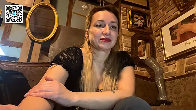 Snapshot of Lapussia chatting on December 2, 8:10 pm Lapussia online show from December 2, 8:10 pm