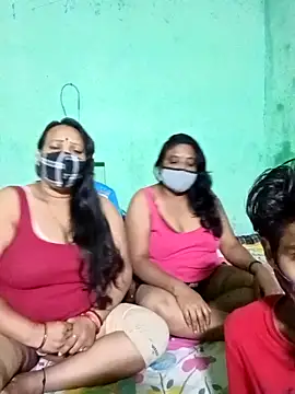 LoveOnStream online show from November 4, 4:00 pm