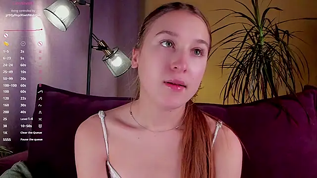 Snapshot of NanaMertins chatting on October 22, 1:05 am NanaMertins online show from October 22, 1:05 am