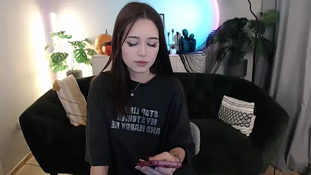 Snapshot of BlackEyesGirl chatting on October 29, 6:34 am BlackEyesGirl online show from October 29, 6:34 am