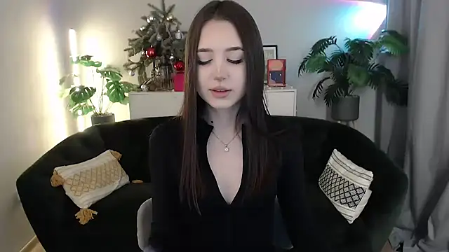 Snapshot of BlackEyesGirl chatting on January 12, 6:31 am BlackEyesGirl online show from January 12, 6:31 am