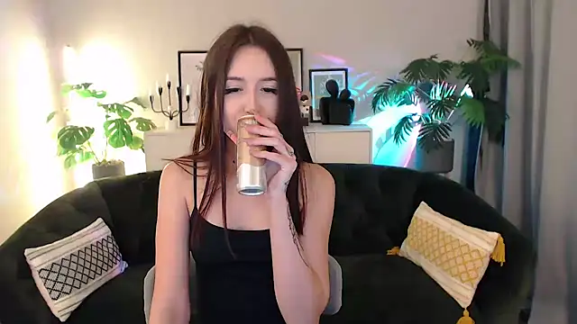 Snapshot of BlackEyesGirl chatting on November 14, 6:39 am BlackEyesGirl online show from November 14, 6:39 am