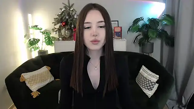 Snapshot of BlackEyesGirl chatting on January 13, 6:39 am BlackEyesGirl online show from January 13, 6:39 am