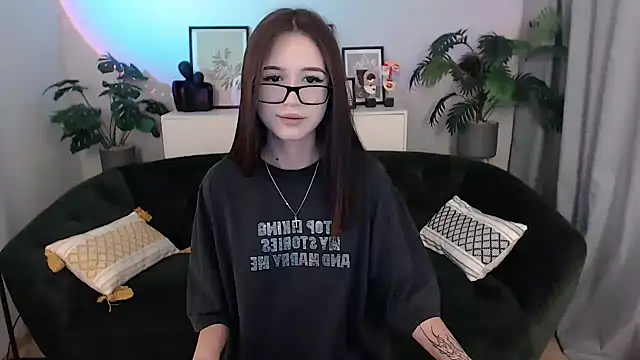 Snapshot of BlackEyesGirl chatting on October 8, 6:26 am BlackEyesGirl online show from October 8, 6:26 am