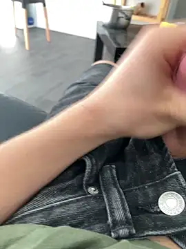 Snapshot of Loulou_2007 chatting on October 1, 8:30 am Loulou 2007 online show from October 1, 8:30 am