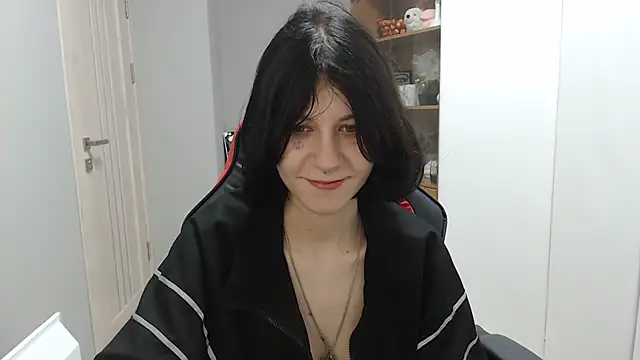 Snapshot of TinaQuiin chatting on September 24, 8:10 am TinaQuiin online show from September 24, 8:10 am