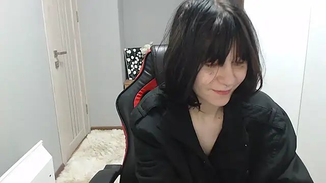 Snapshot of TinaQuiin chatting on October 18, 8:05 am TinaQuiin online show from October 18, 8:05 am