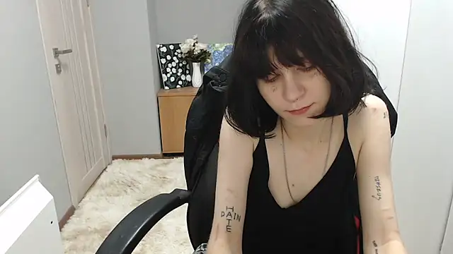 Snapshot of TinaQuiin chatting on October 17, 8:06 am TinaQuiin online show from October 17, 8:06 am