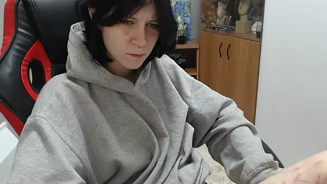Snapshot of TinaQuiin chatting on September 26, 8:10 am TinaQuiin online show from September 26, 8:10 am