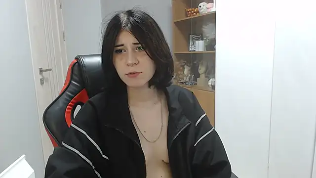 Snapshot of TinaQuiin chatting on September 29, 8:10 am TinaQuiin online show from September 29, 8:10 am