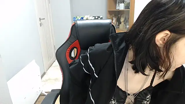 Snapshot of TinaQuiin chatting on November 24, 8:58 am TinaQuiin online show from November 24, 8:58 am