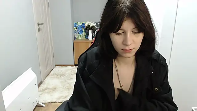 Snapshot of TinaQuiin chatting on November 18, 8:50 am TinaQuiin online show from November 18, 8:50 am