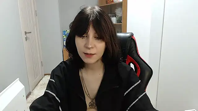 Snapshot of TinaQuiin chatting on November 22, 8:35 am TinaQuiin online show from November 22, 8:35 am