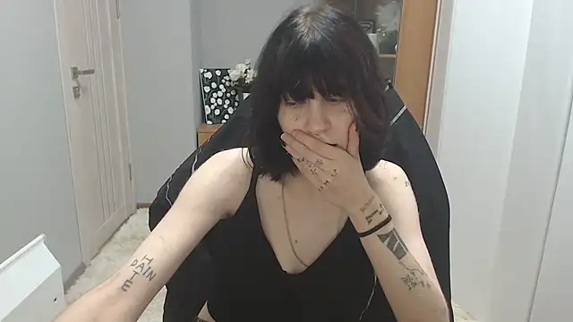 Snapshot of TinaQuiin chatting on October 24, 8:02 am TinaQuiin online show from October 24, 8:02 am