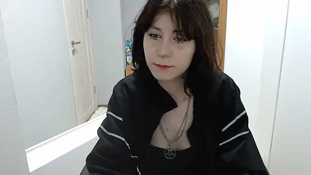 Snapshot of TinaQuiin chatting on November 16, 9:03 am TinaQuiin online show from November 16, 9:03 am