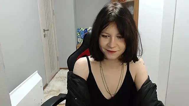 Snapshot of TinaQuiin chatting on November 19, 8:36 am TinaQuiin online show from November 19, 8:36 am