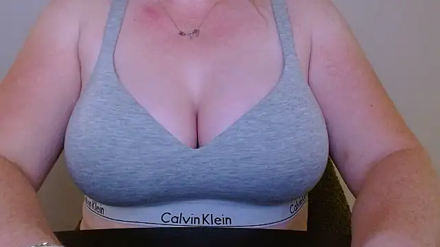 Esmee-Xxx online show from October 4, 8:10 pm