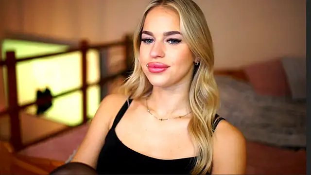 Emilyvanroessel online show from May 2, 8:08 am