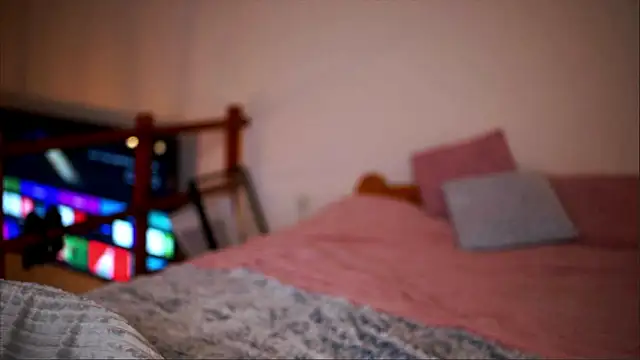 Emilyvanroessel online show from February 13, 5:02 pm