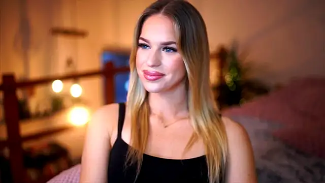 Emilyvanroessel online show from November 7, 4:33 pm