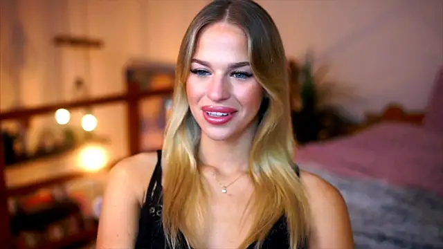 Emilyvanroessel online show from November 25, 3:23 pm