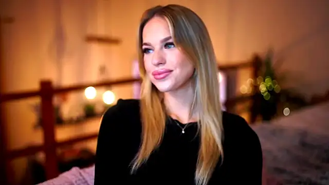 Emilyvanroessel online show from October 31, 6:04 pm