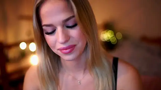 Emilyvanroessel online show from October 3, 10:50 am