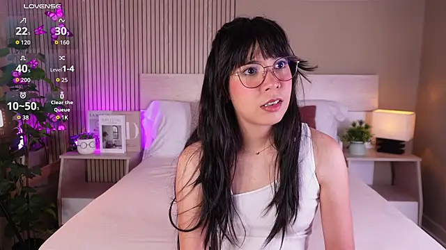 aprilqueenie online show from June 26, 7:42 pm