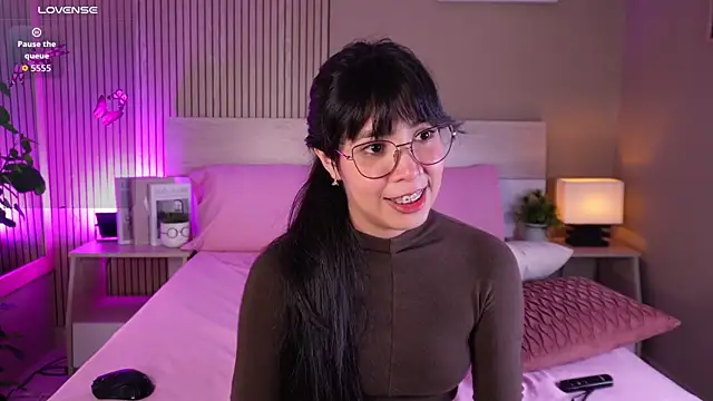 aprilqueenie online show from May 30, 7:52 pm