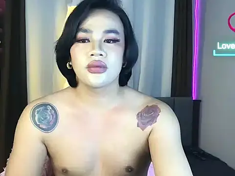 Malia Nicole online show from February 8, 9:45 pm