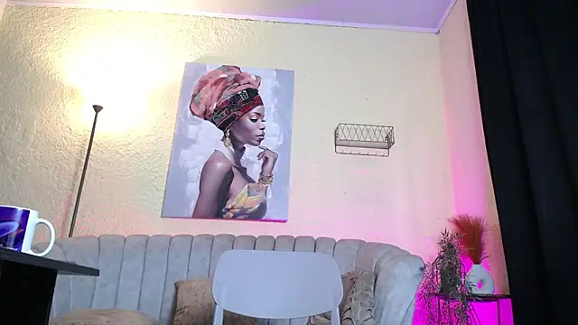 CurlyDani online show from March 12, 2:10 pm