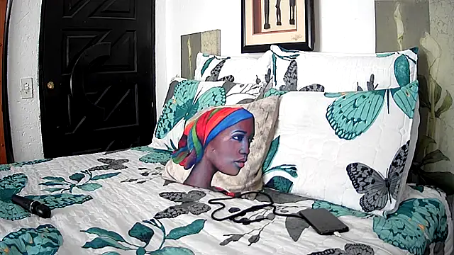 Snapshot of CandyNaynay chatting on October 3, 6:26 am CandyNaynay online show from October 3, 6:26 am