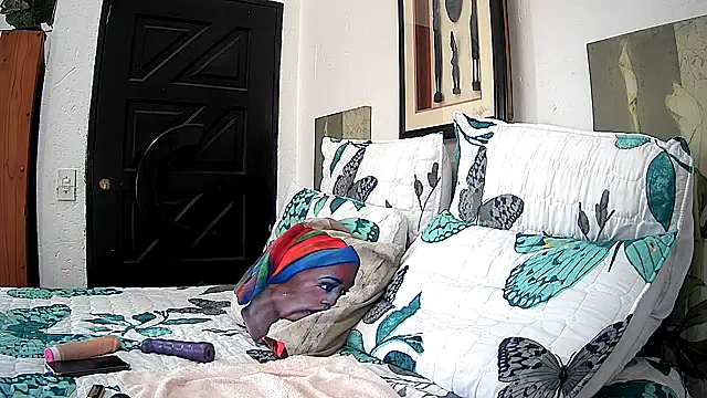 Snapshot of CandyNaynay chatting on November 2, 6:51 am CandyNaynay online show from November 2, 6:51 am