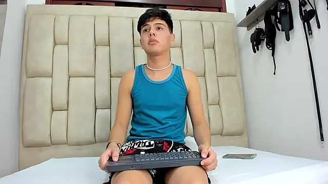 Felipe Cold online show from October 3, 2:26 am