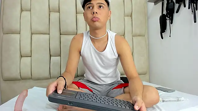 Felipe Cold online show from September 22, 2:39 am