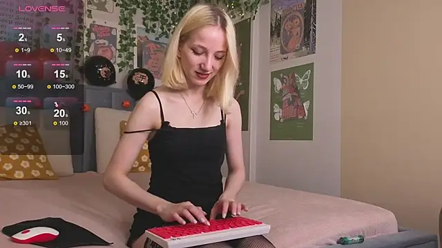 EmmaNovak online show from October 28, 12:15 pm