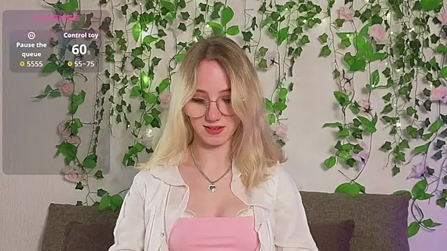 EmmaNovak online show from March 31, 11:07 pm