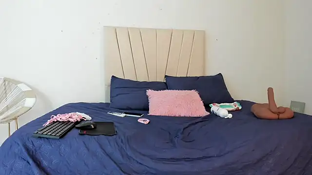  Miaa khalifa  online show from April 4, 12:12 pm