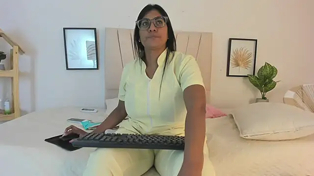  Miaa khalifa  online show from February 10, 12:26 pm