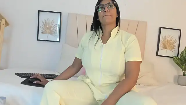  Miaa khalifa  online show from February 11, 12:38 pm