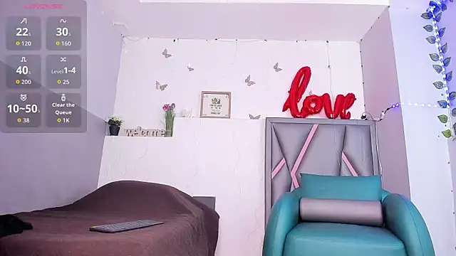 aurora tziu online show from May 24, 4:01 am