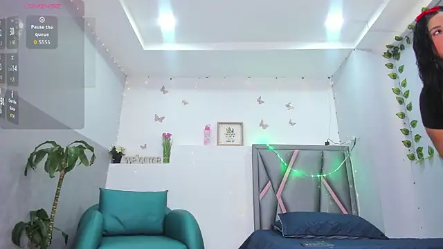 aurora tziu online show from February 14, 4:02 am