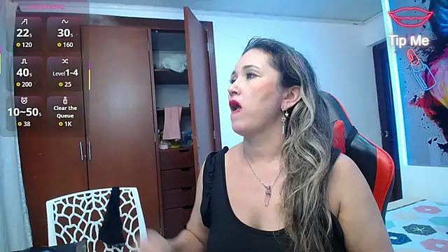 Snapshot of noelia_milf19 chatting on July 6, 10:11 am noelia milf19 online show from July 6, 10:11 am