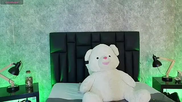 crystaldarliing online show from May 28, 4:13 pm
